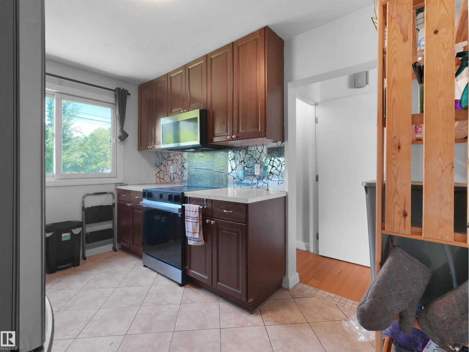 9256 75 ST NW - 17