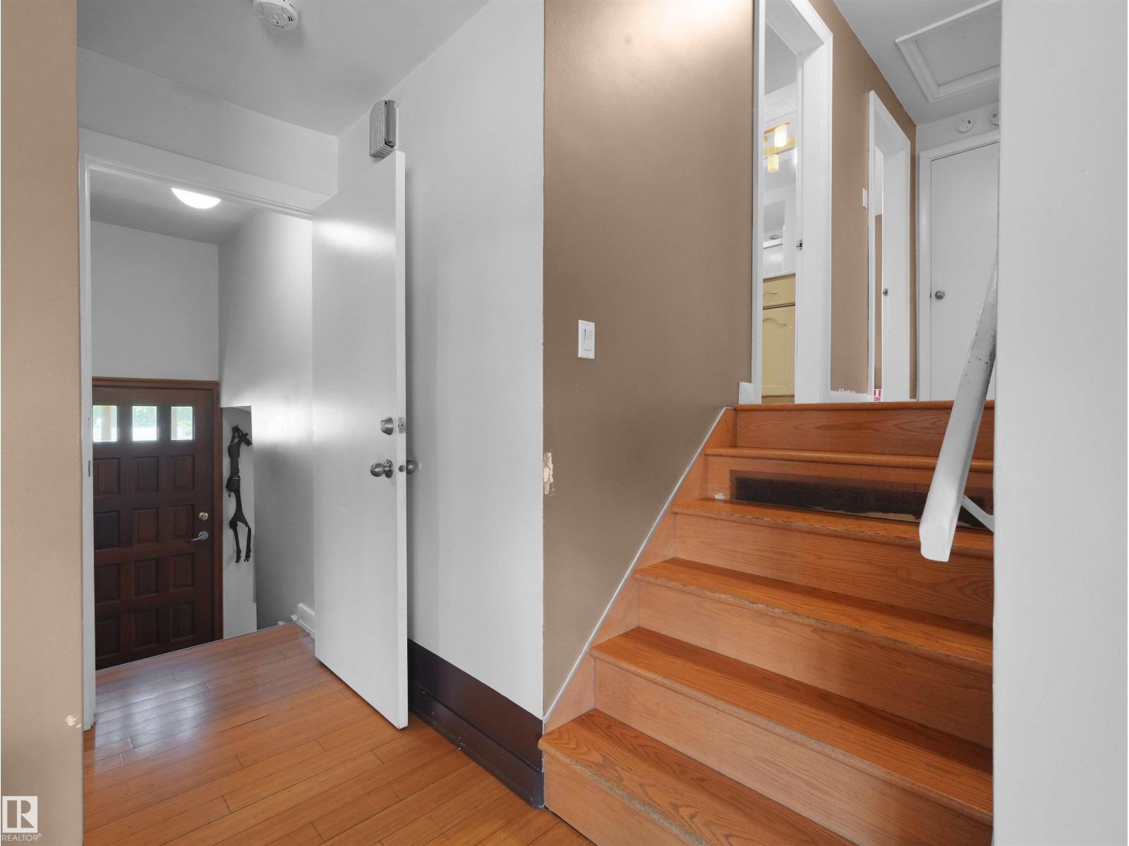 9256 75 ST NW - 21