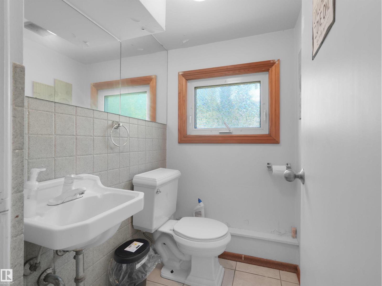 9256 75 ST NW - 34