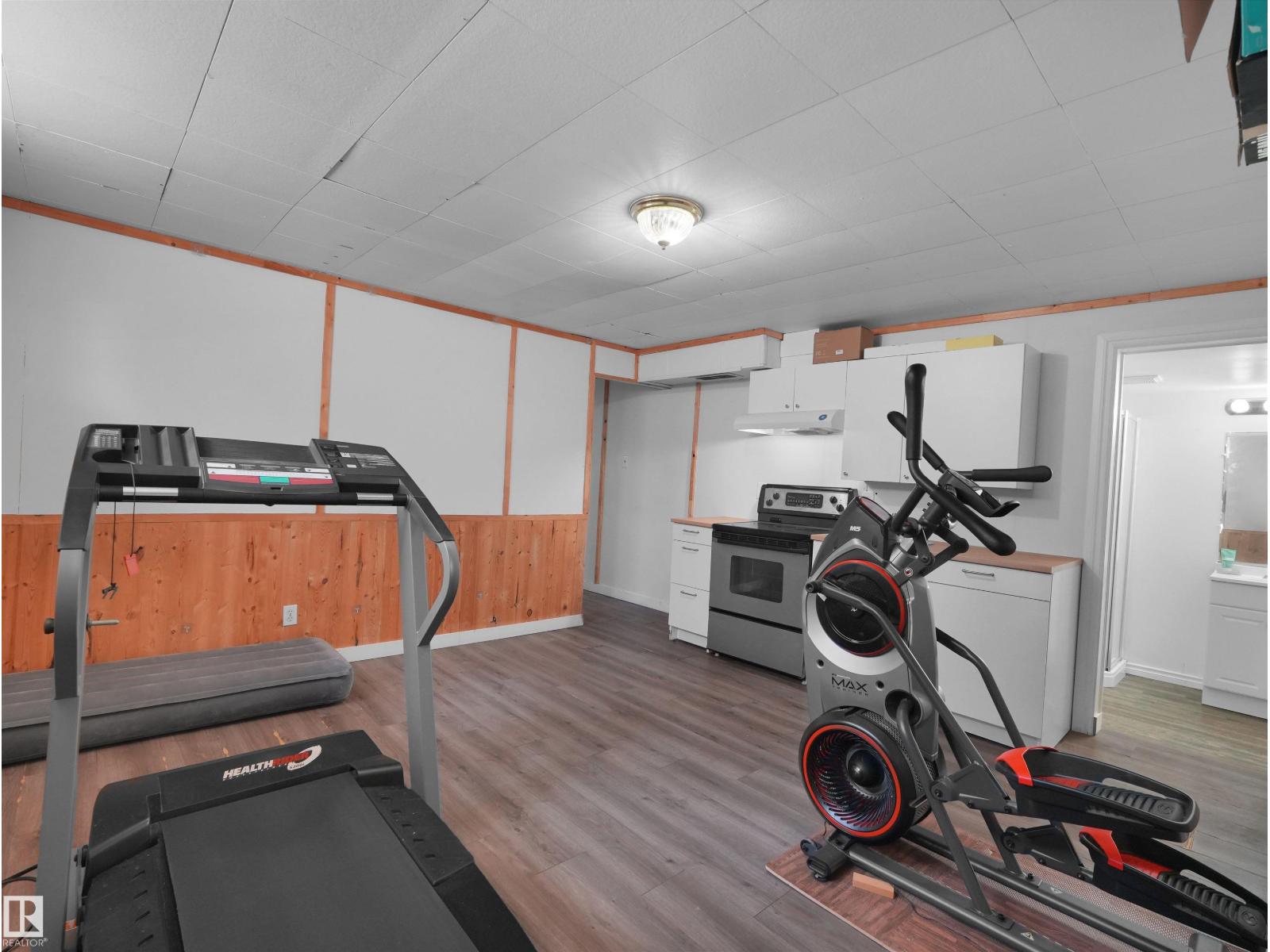 9256 75 ST NW - 39