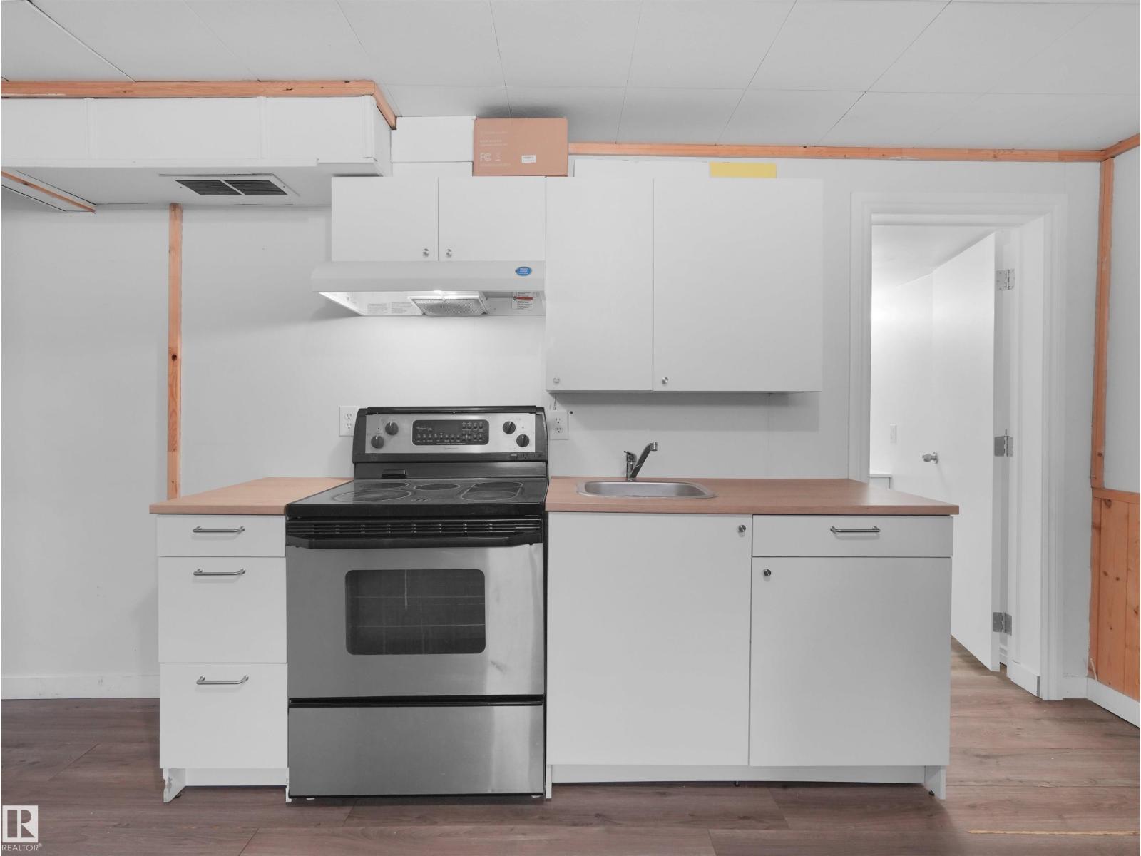 9256 75 ST NW - 40