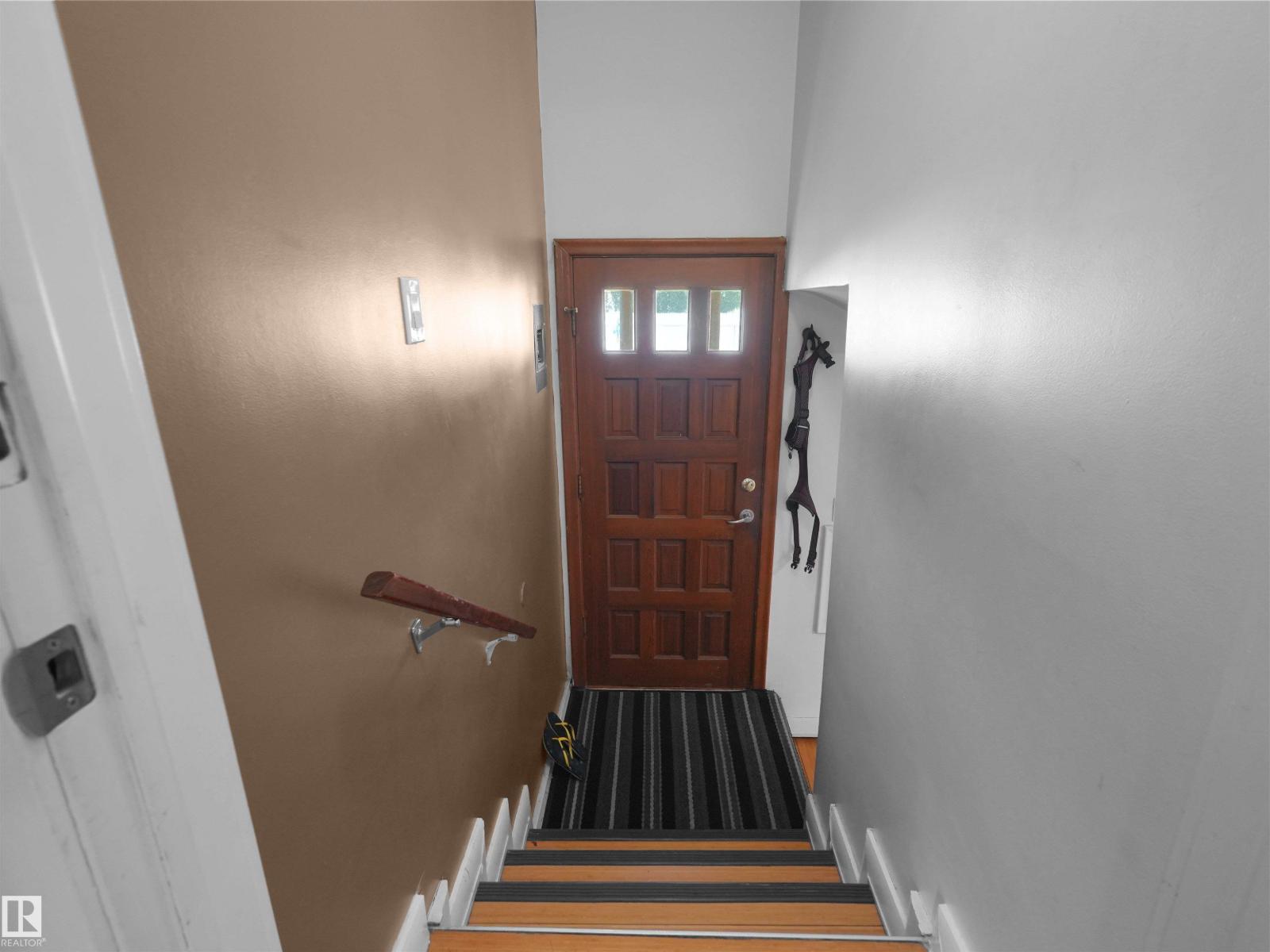9256 75 ST NW - 22
