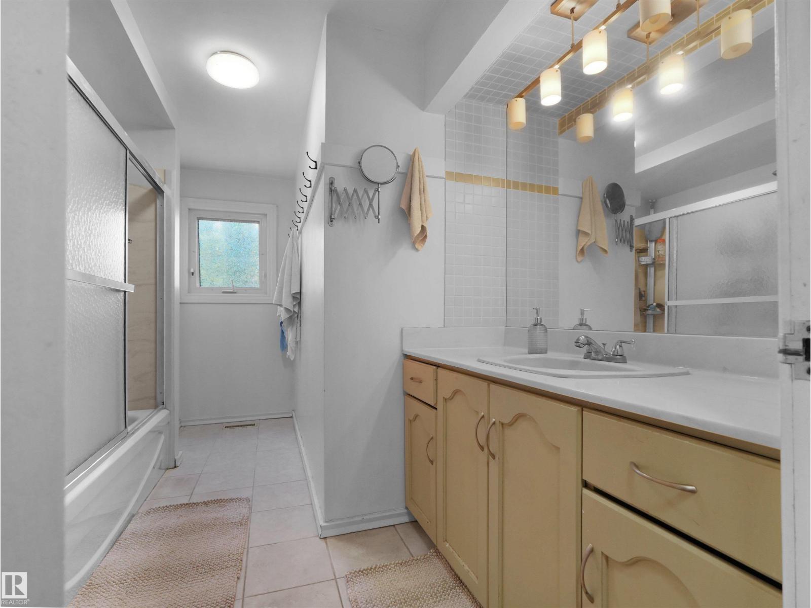 9256 75 ST NW - 25