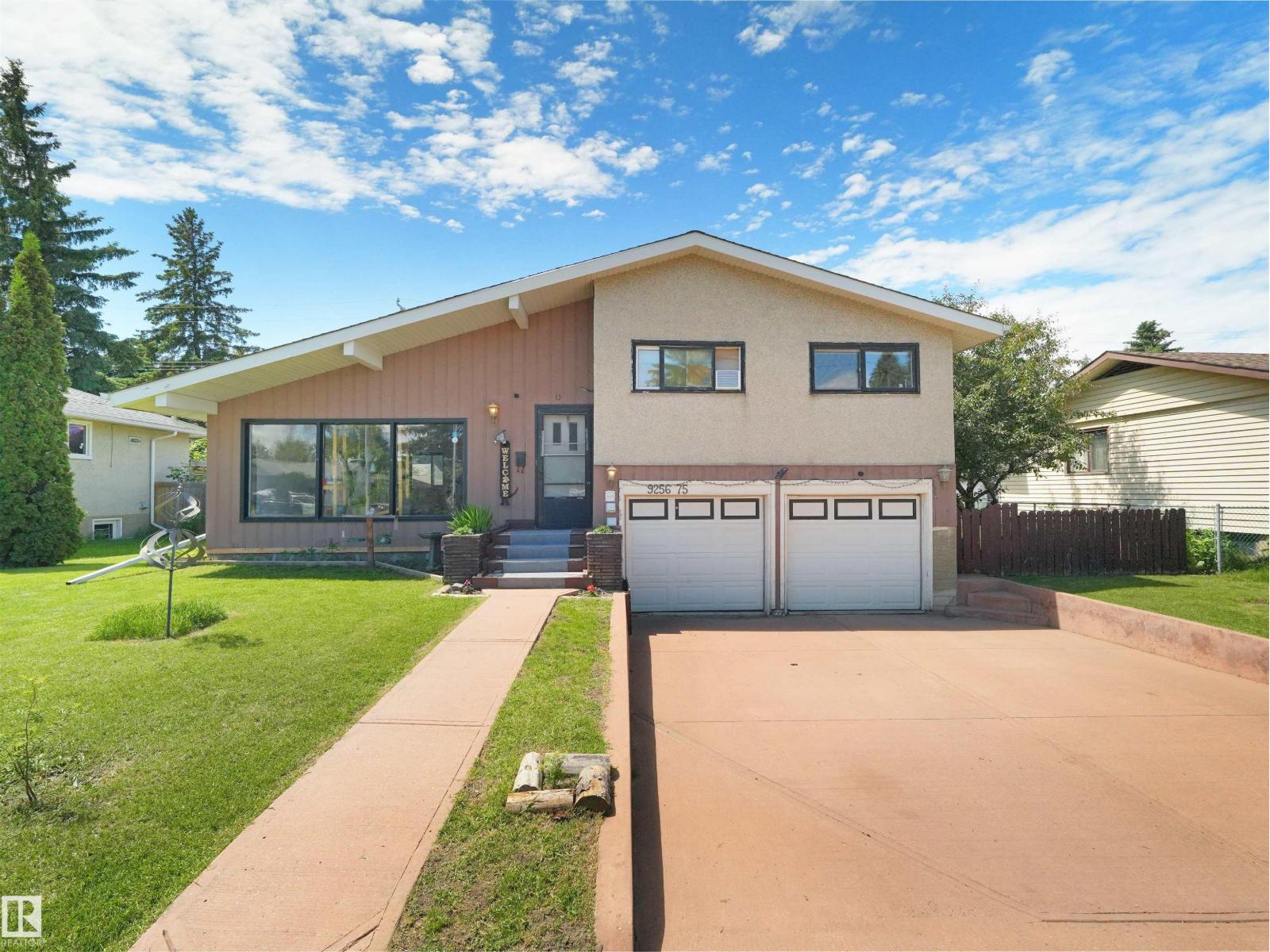 9256 75 ST NW - 2