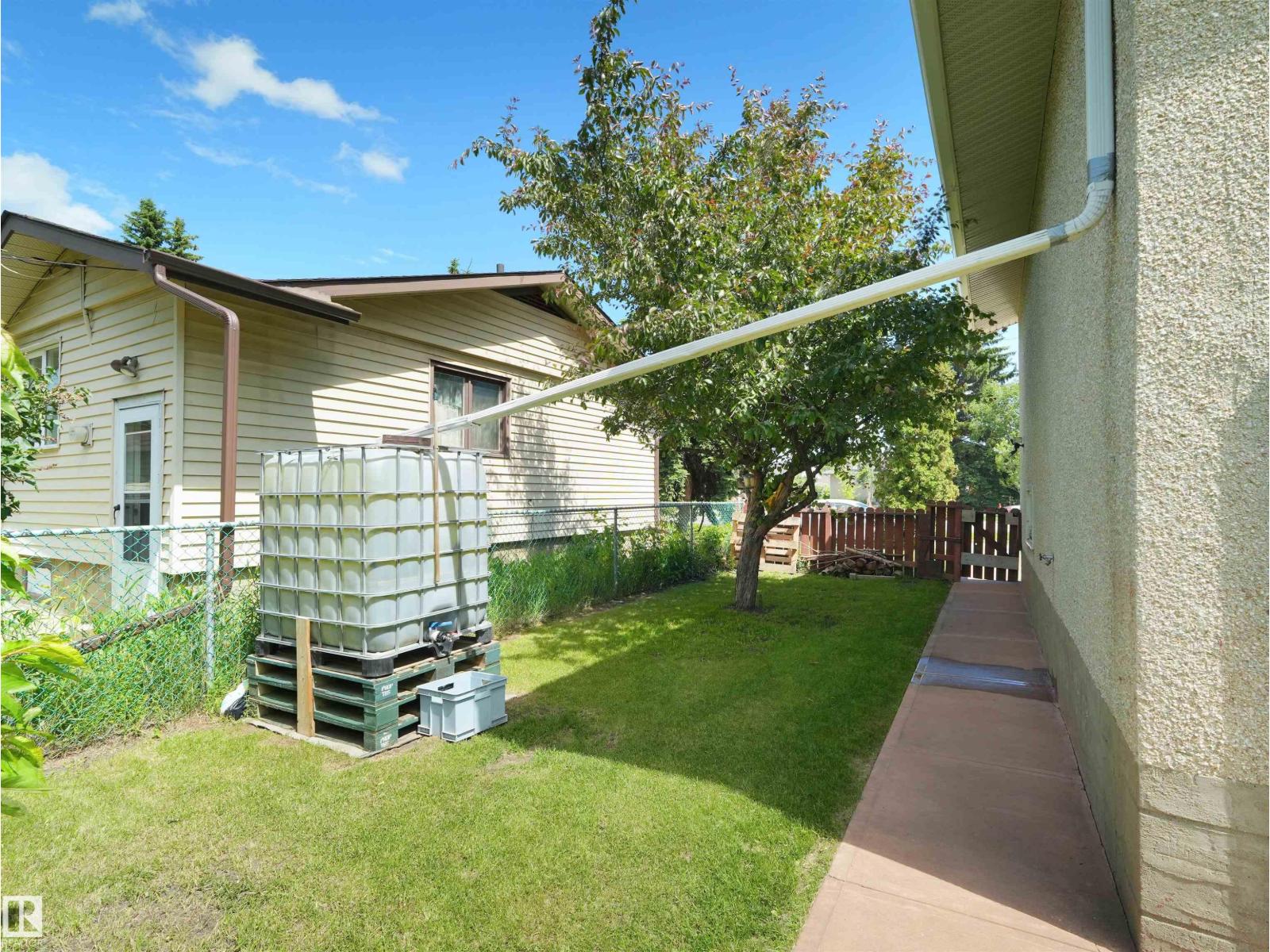 9256 75 ST NW - 7