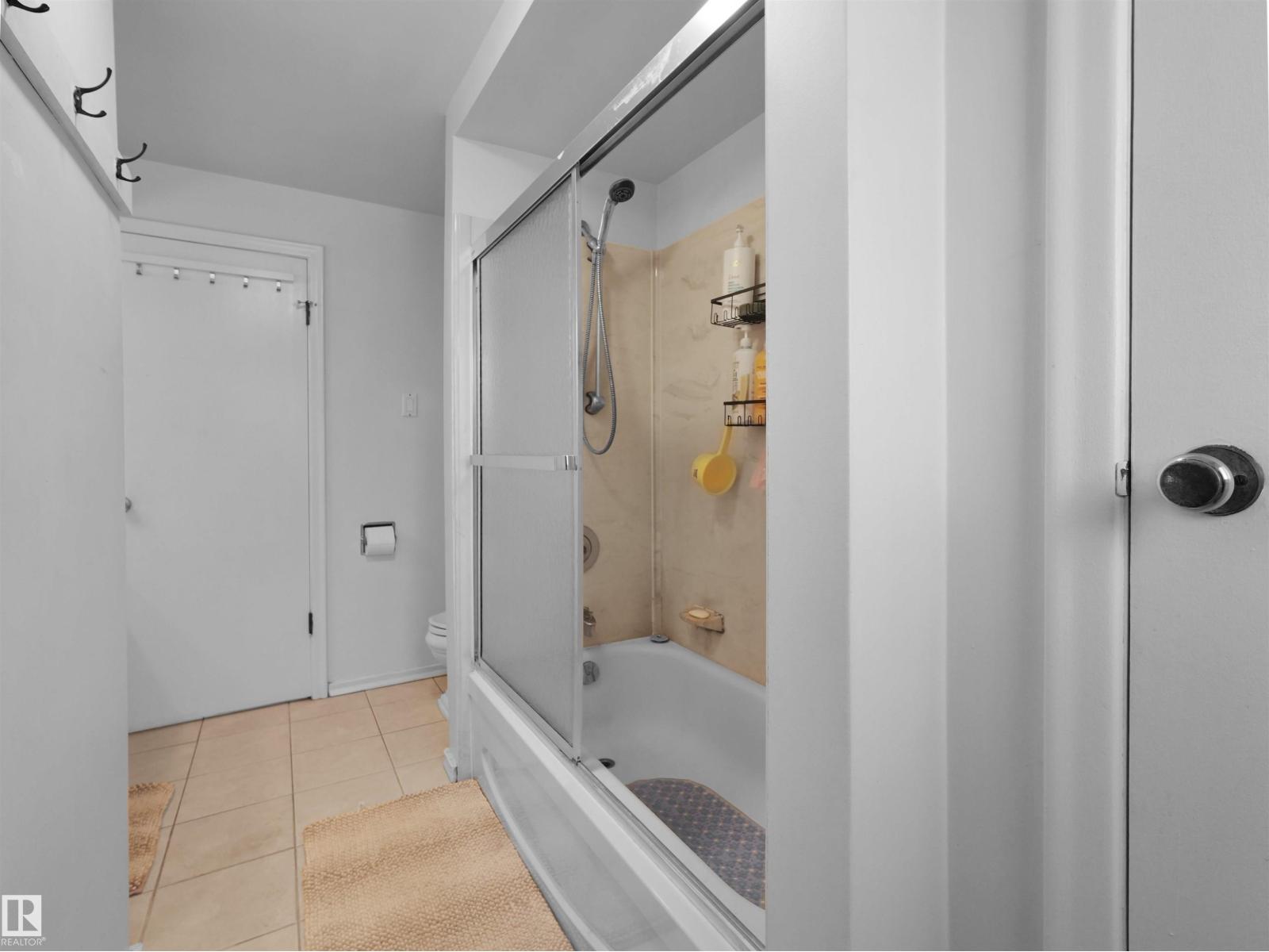 9256 75 ST NW - 24