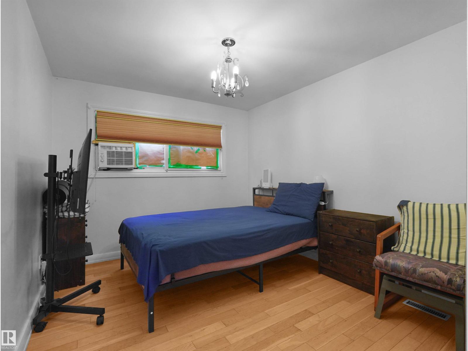 9256 75 ST NW - 26