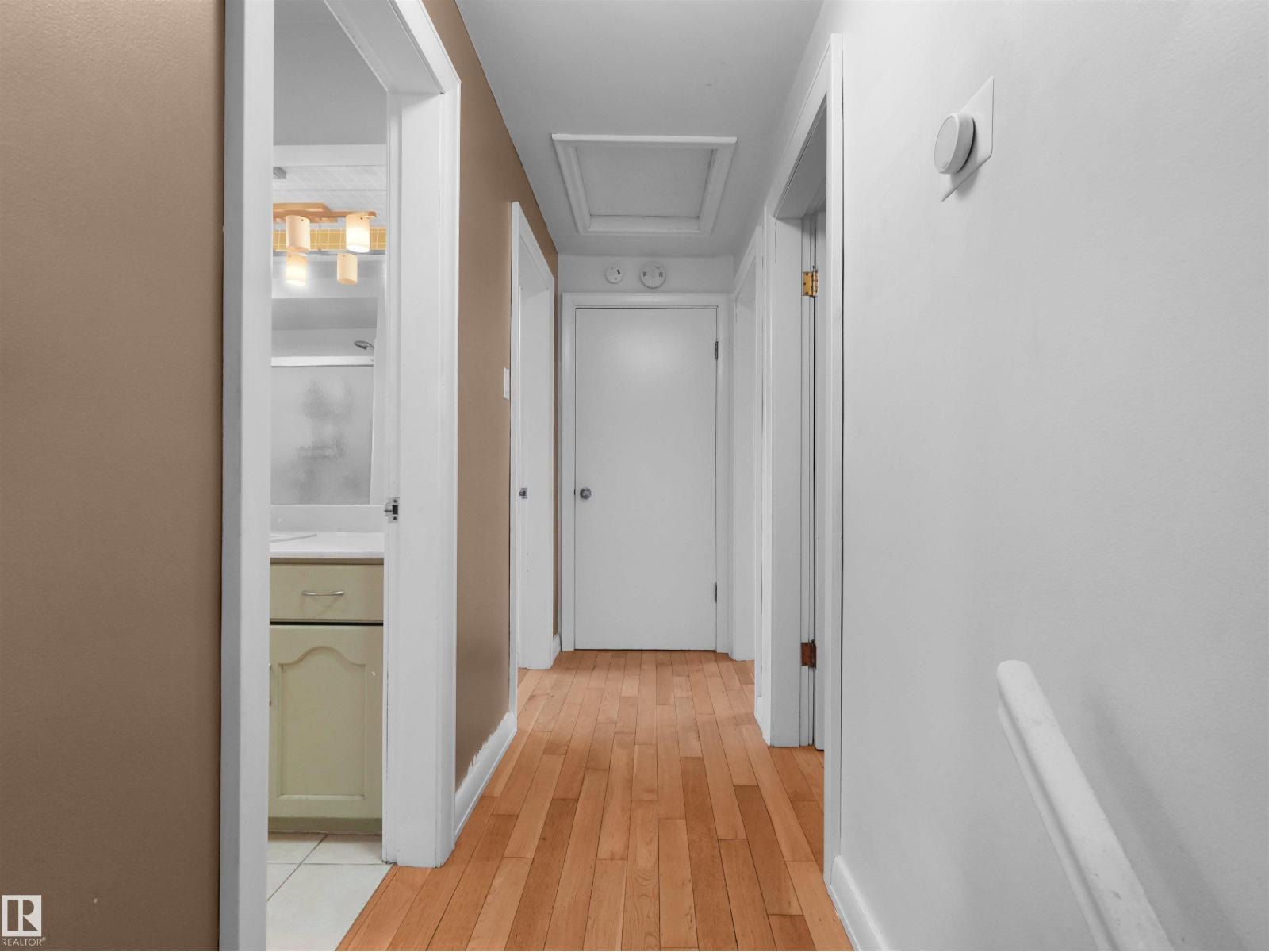 9256 75 ST NW - 23