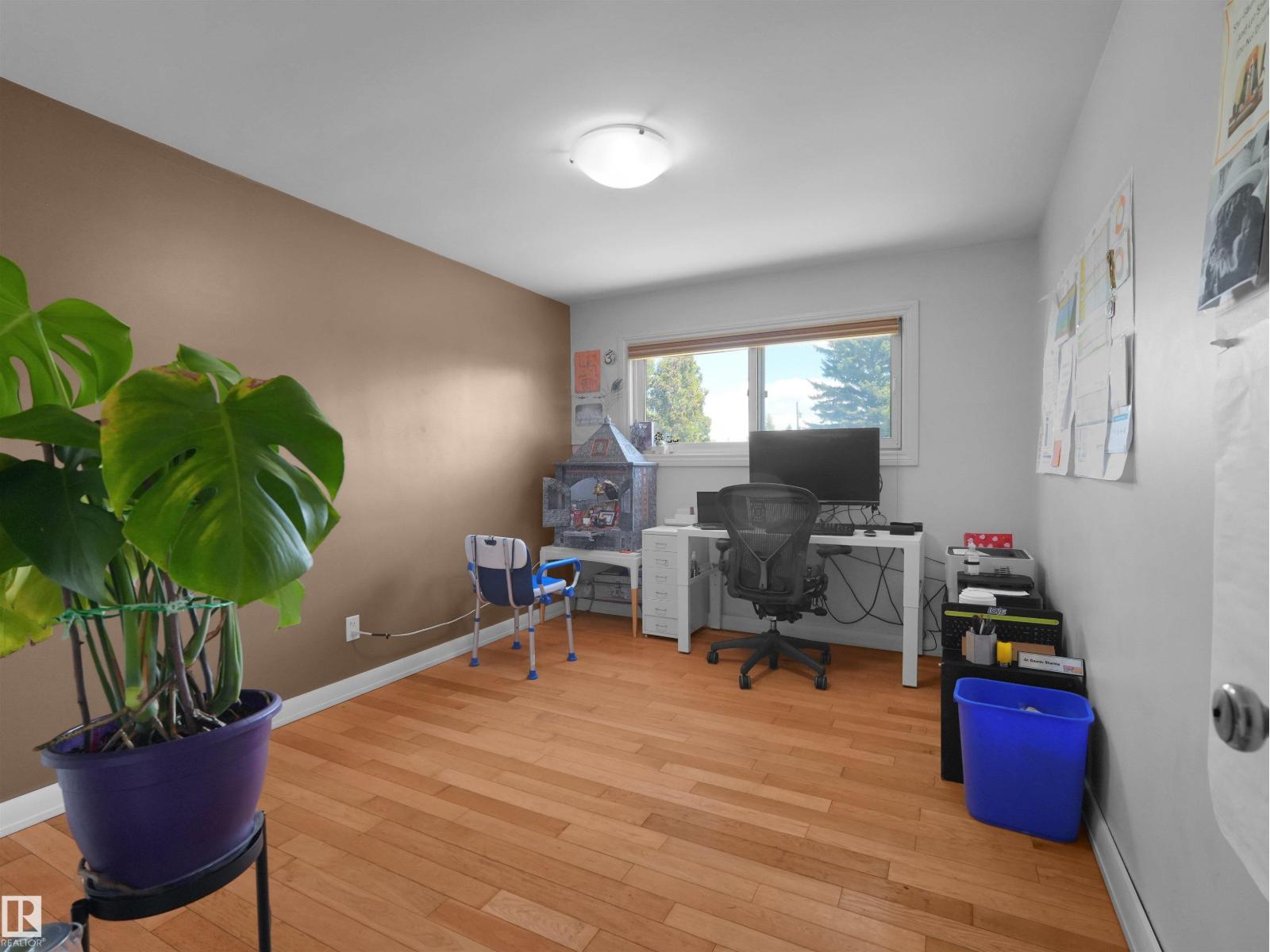 9256 75 ST NW - 28