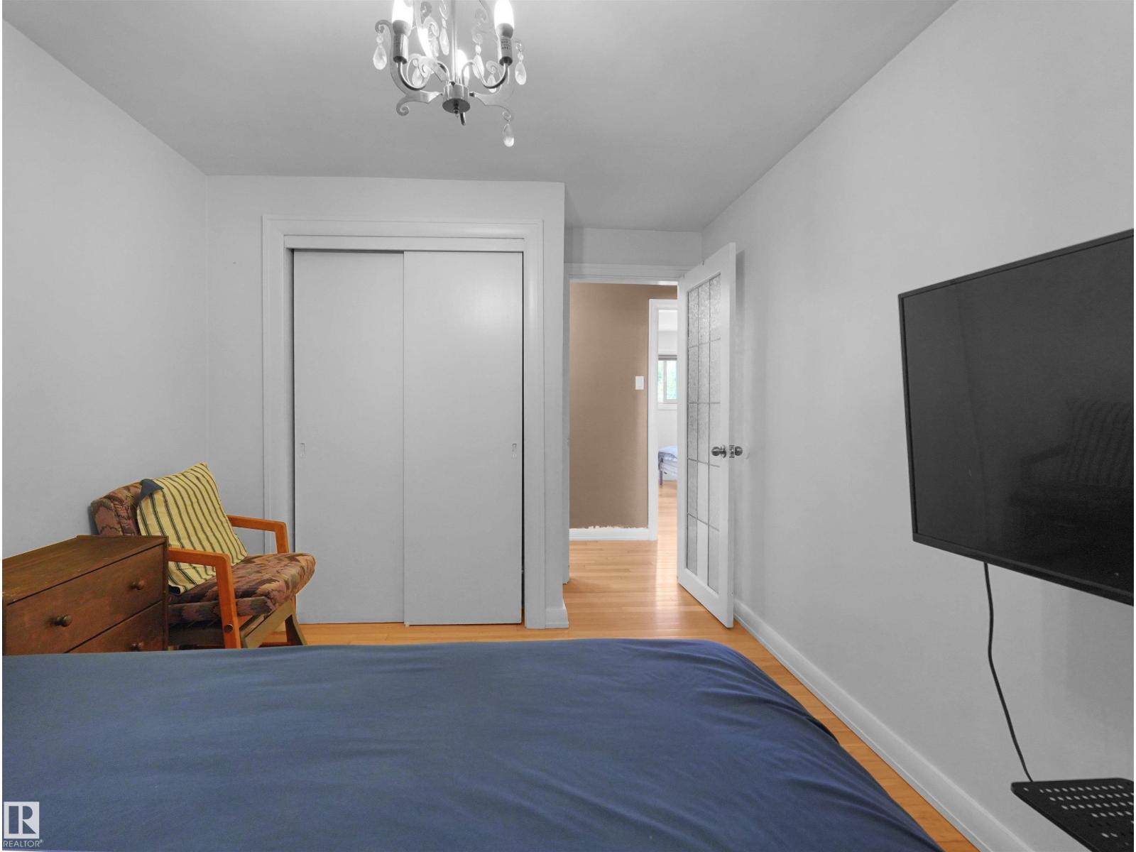 9256 75 ST NW - 27