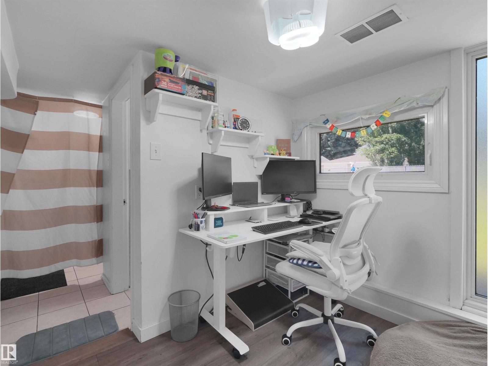 9256 75 ST NW - 36