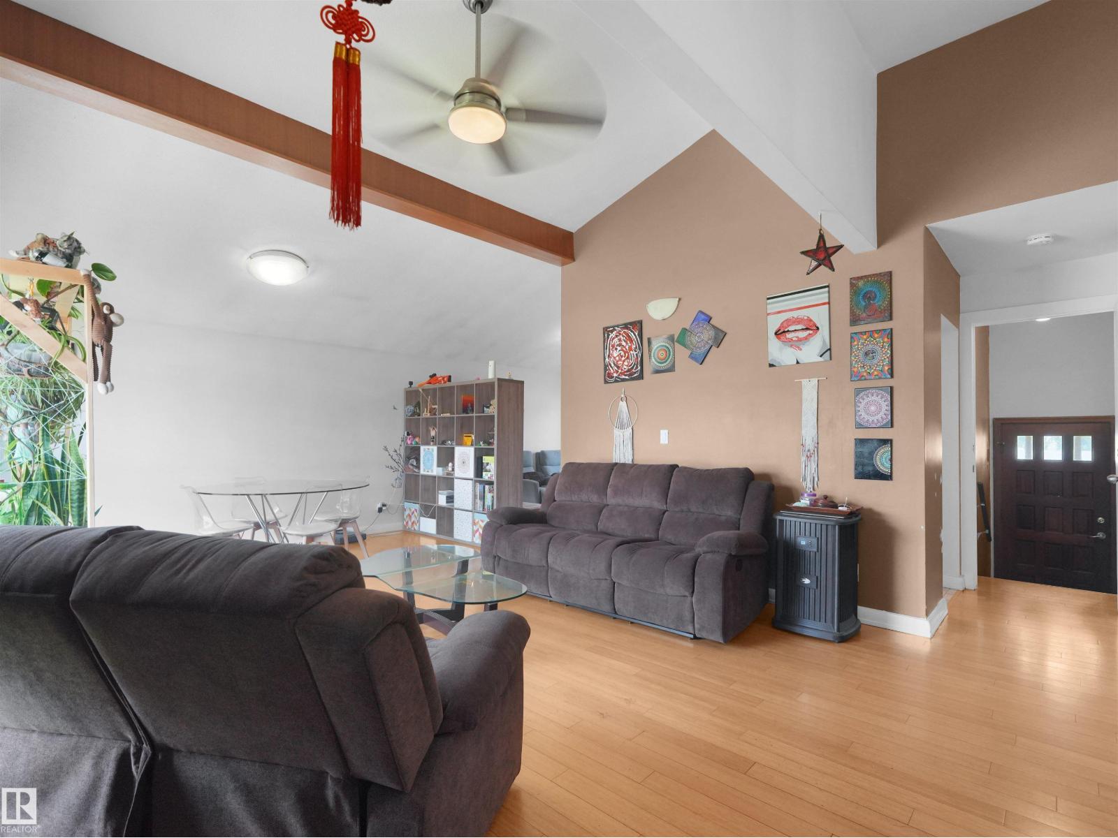 9256 75 ST NW - 10
