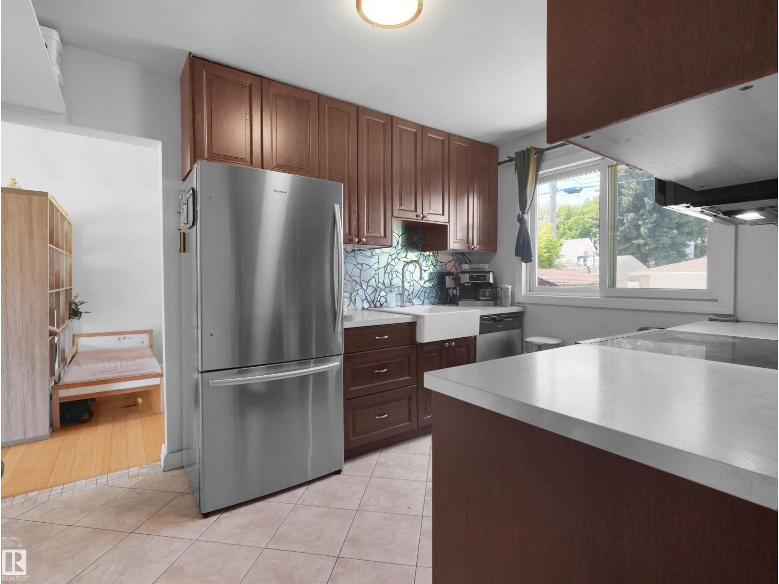 9256 75 ST NW - 18