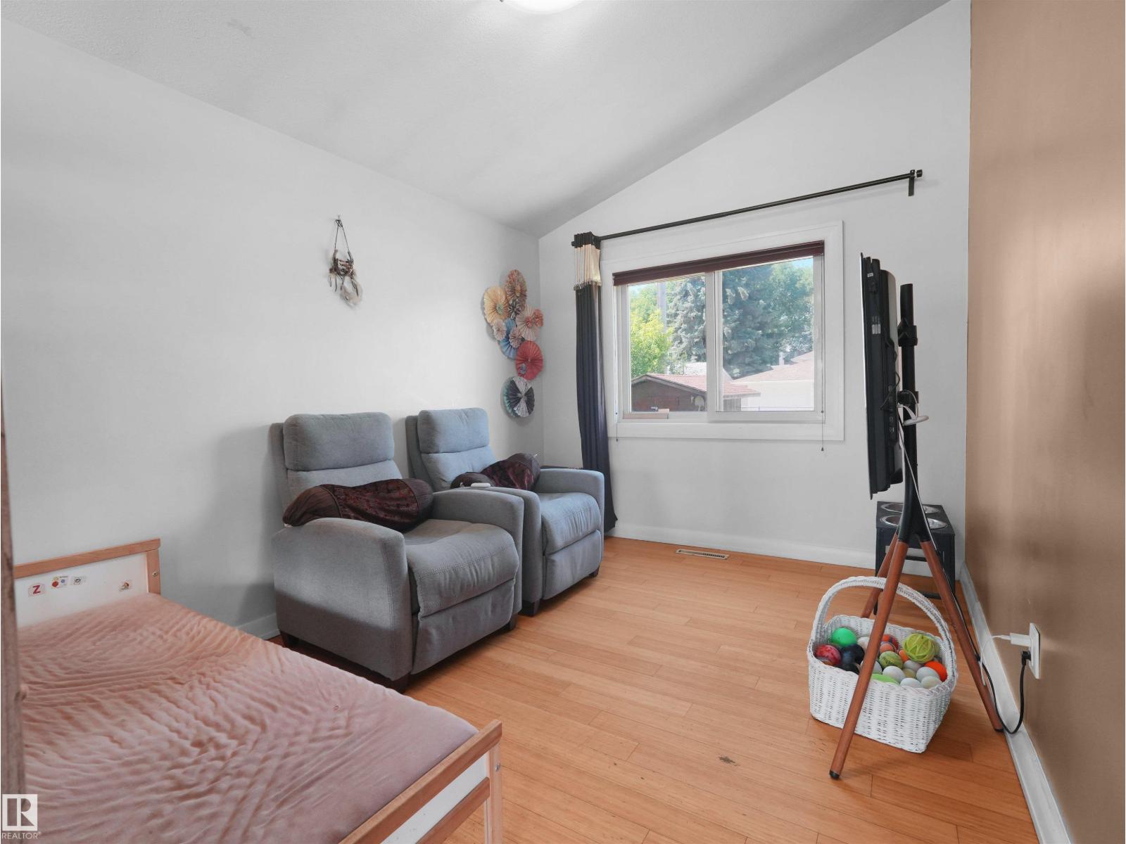 9256 75 ST NW - 15
