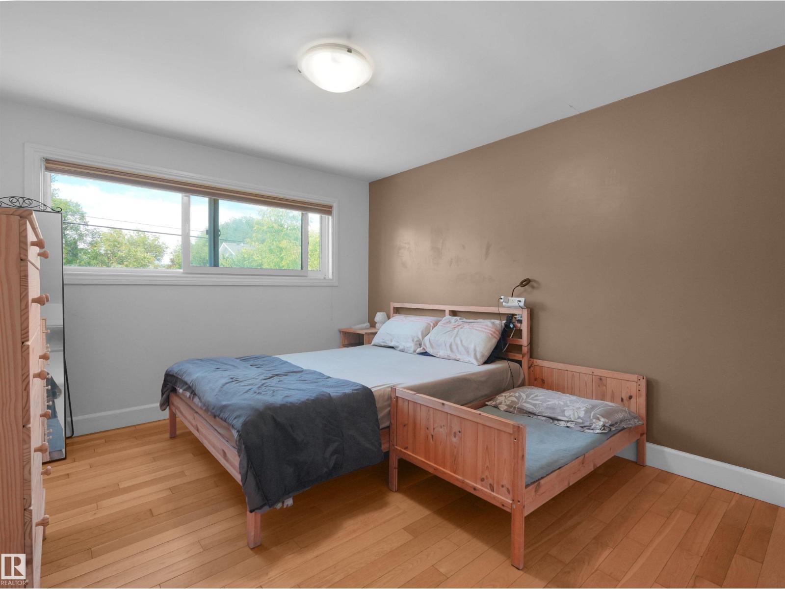 9256 75 ST NW - 30