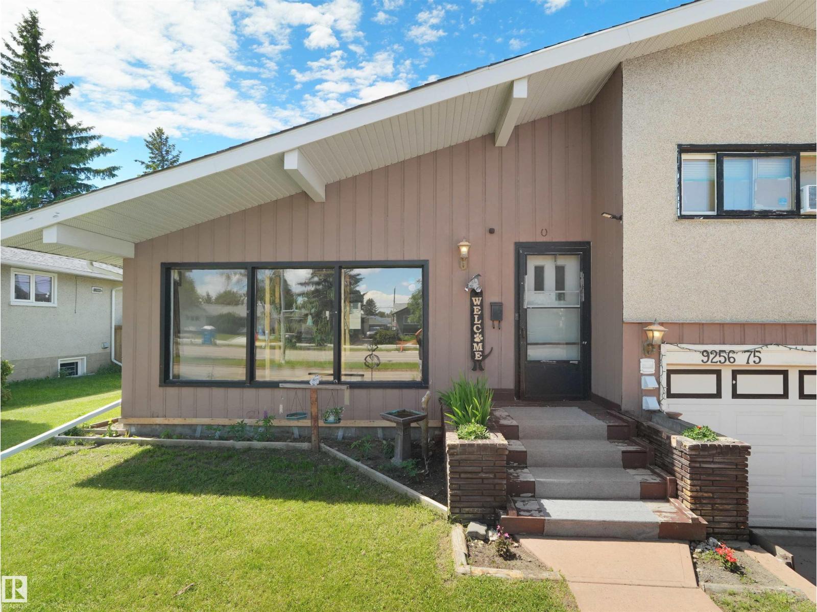9256 75 ST NW - 4