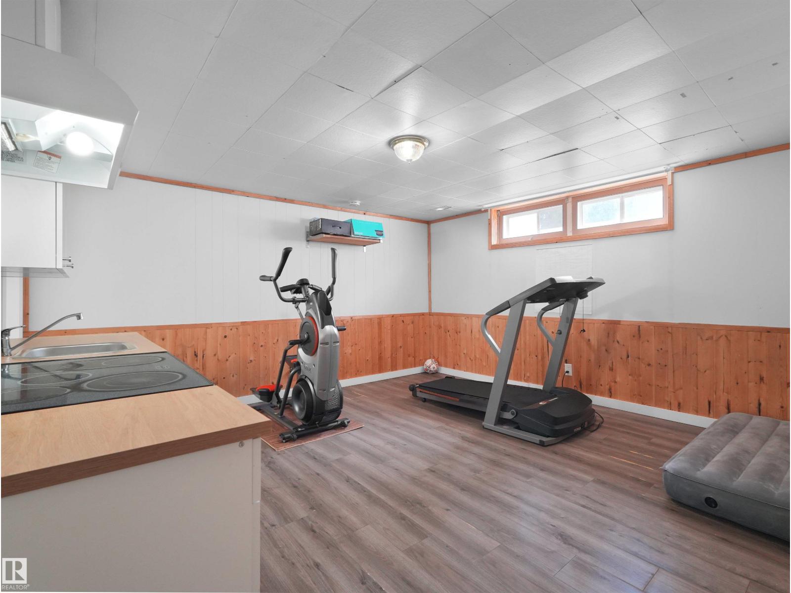 9256 75 ST NW - 38