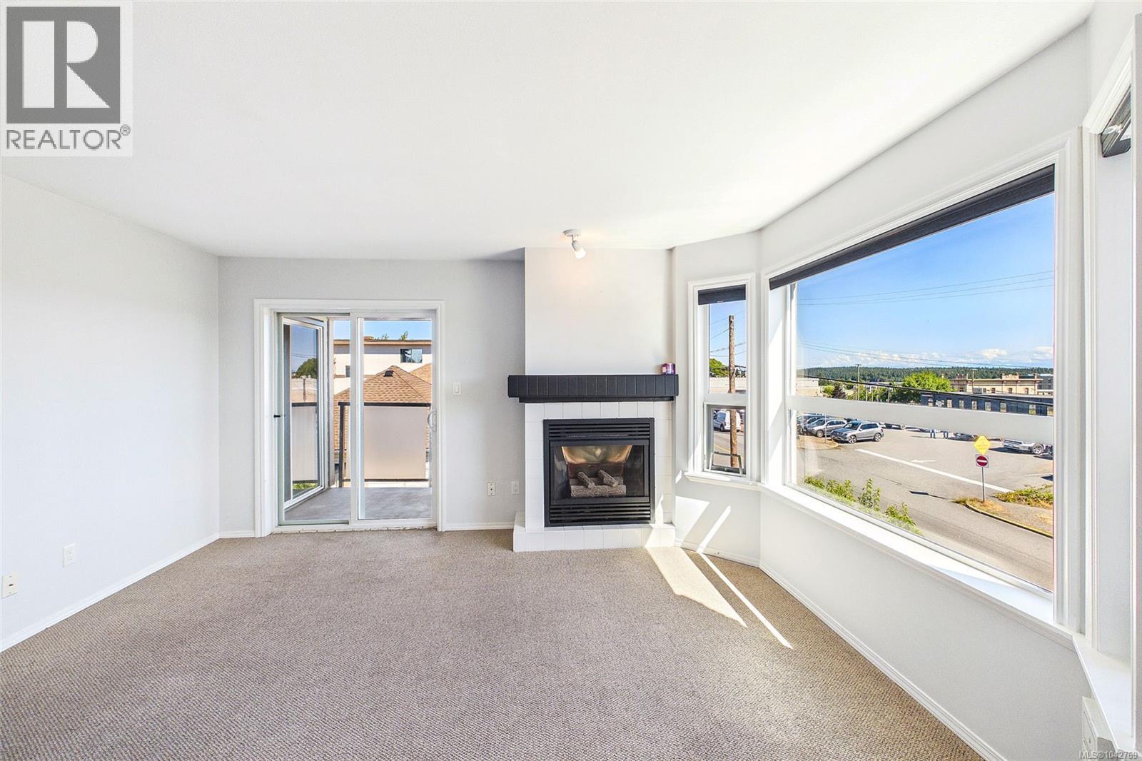 #304 327 Prideaux St - 5