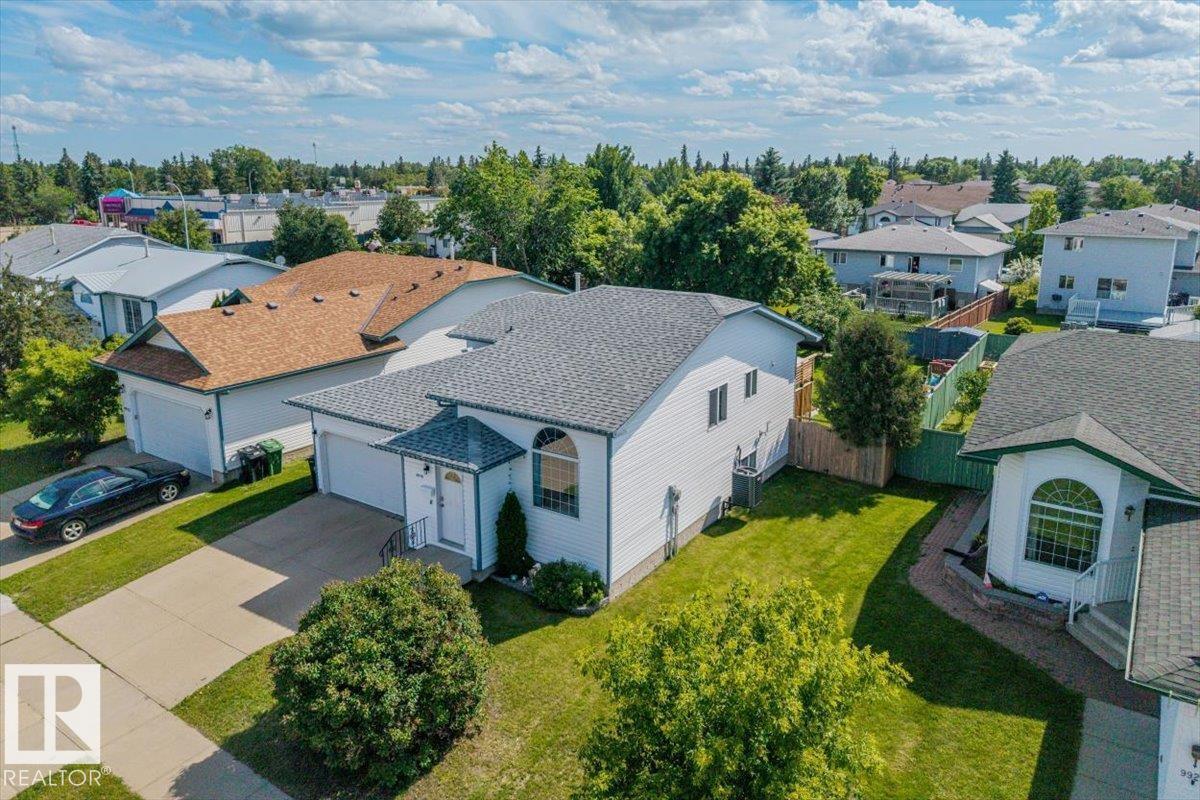 9916 93 ST - 39