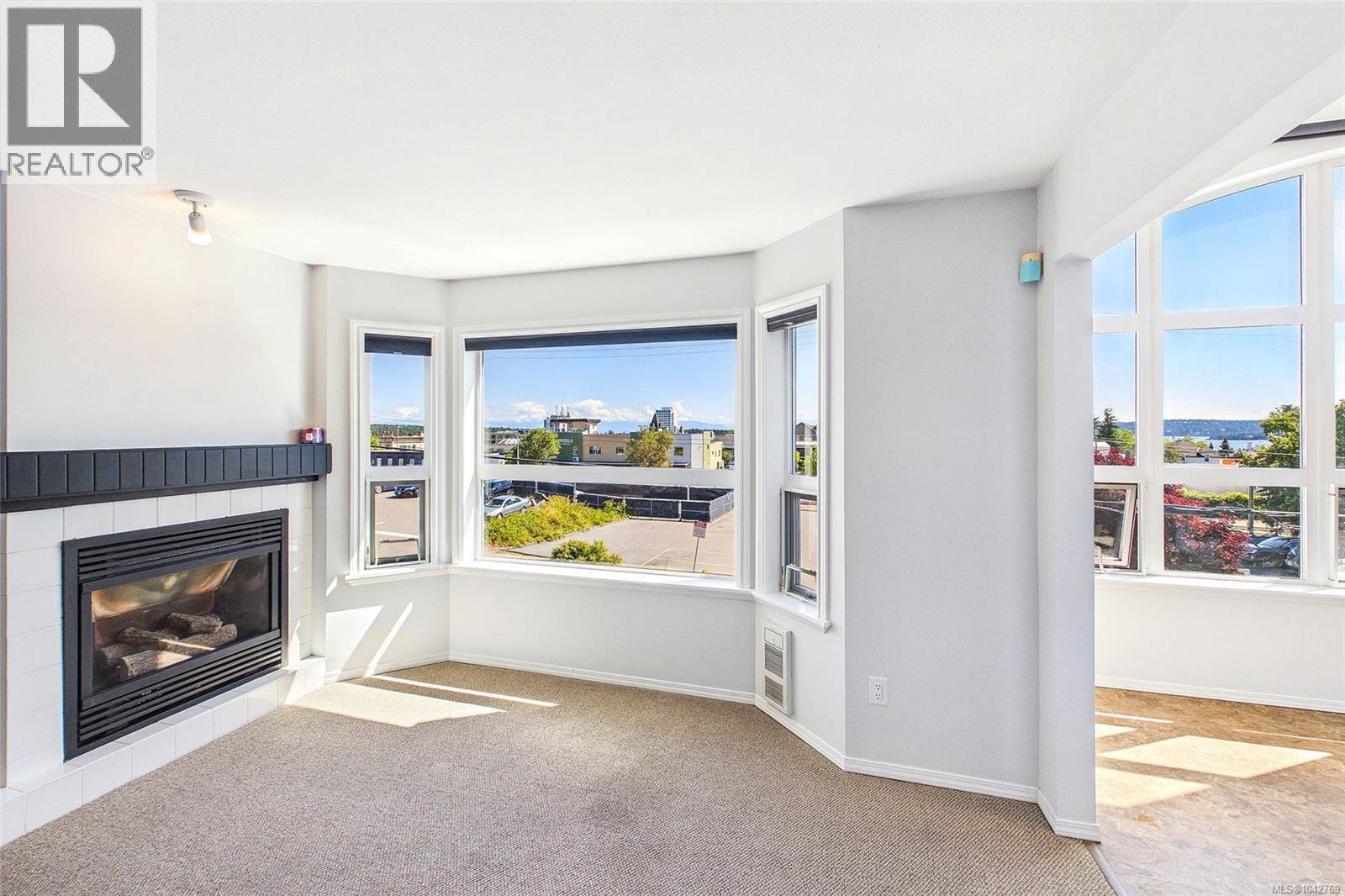 #304 327 Prideaux St - 3