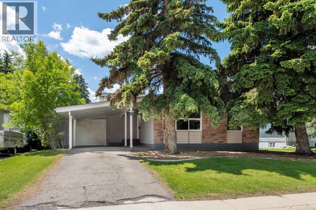 77 Winslow Crescent SW - 2
