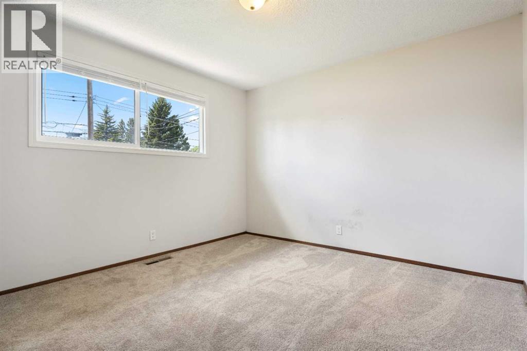 77 Winslow Crescent SW - 12