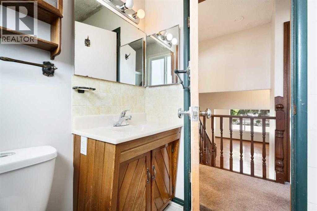 77 Winslow Crescent SW - 15