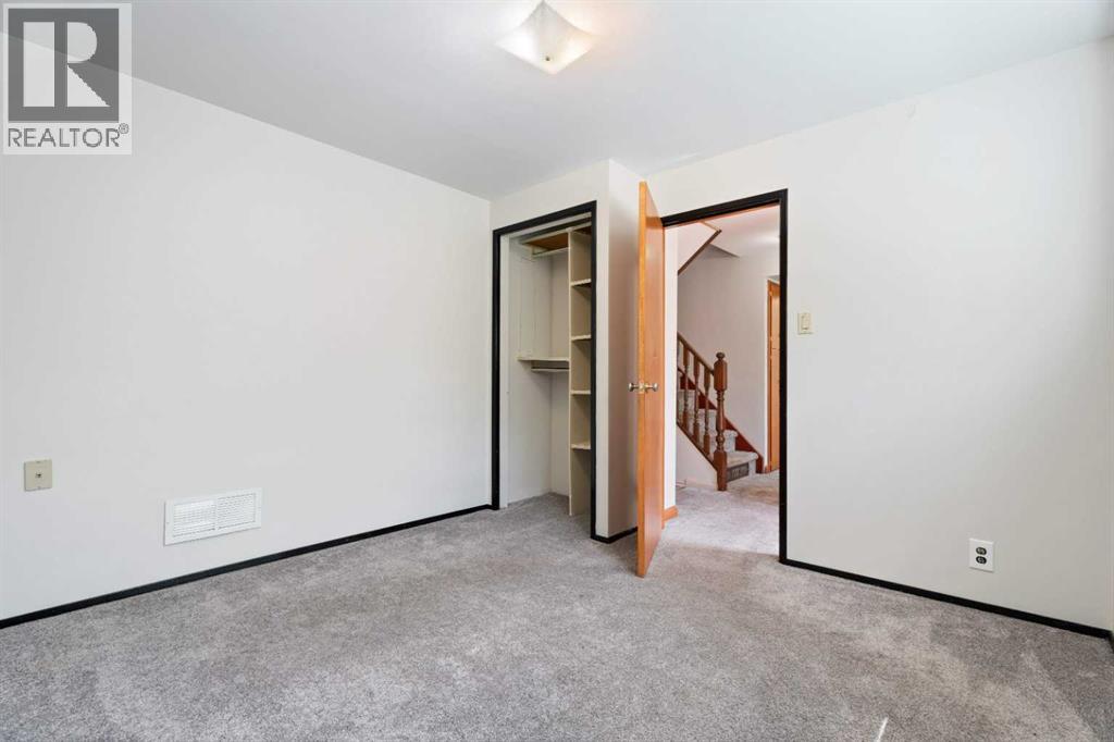 77 Winslow Crescent SW - 23