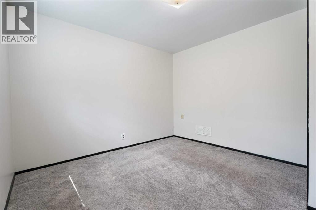 77 Winslow Crescent SW - 22