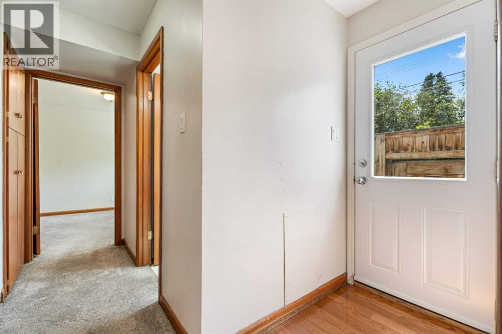 77 Winslow Crescent SW - 25