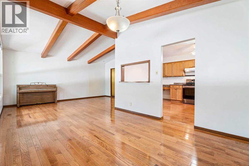 77 Winslow Crescent SW - 7