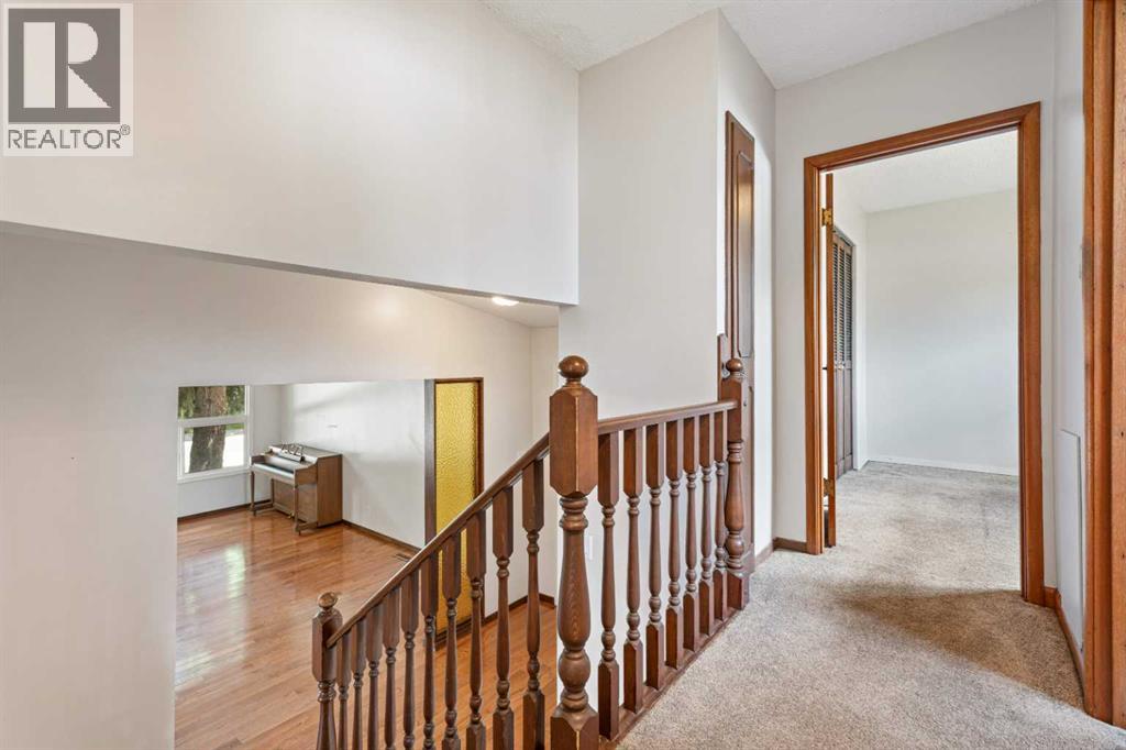 77 Winslow Crescent SW - 19