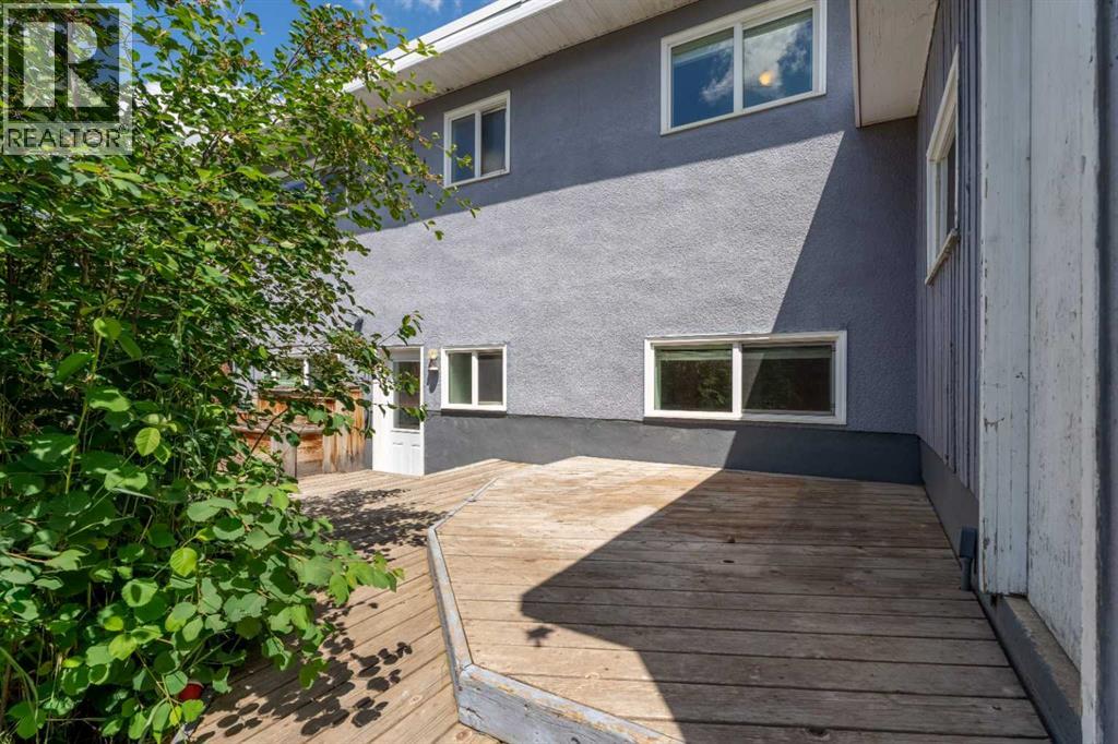 77 Winslow Crescent SW - 32