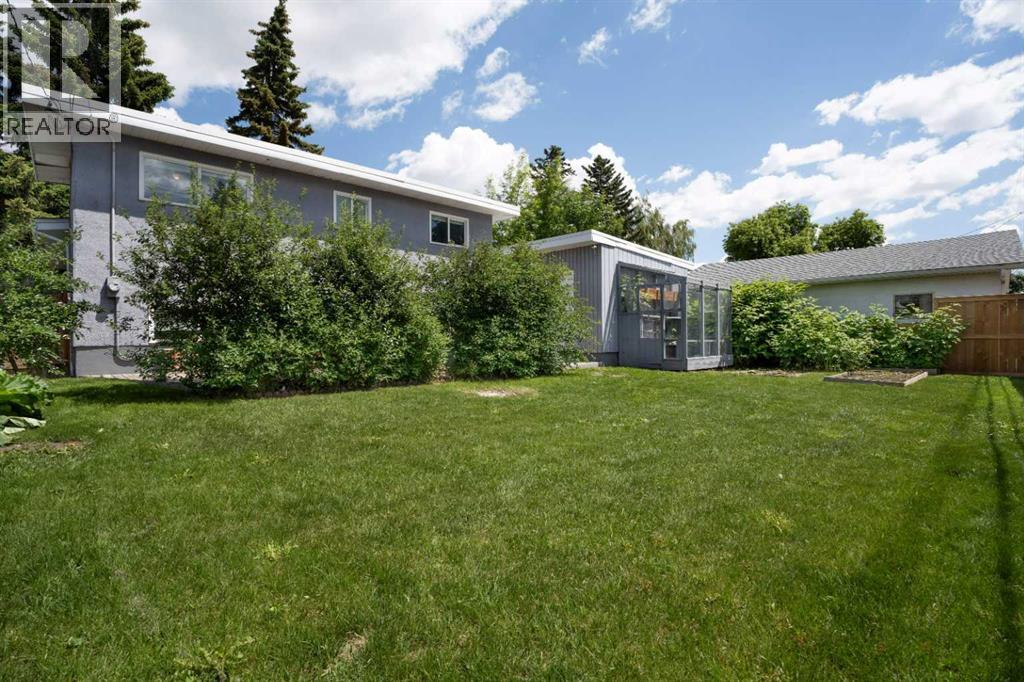 77 Winslow Crescent SW - 37