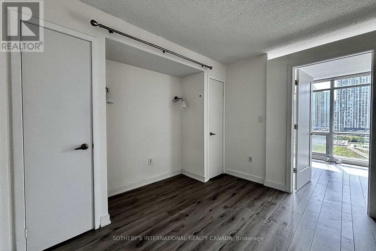 #1216 11 BRUNEL COURT - 22