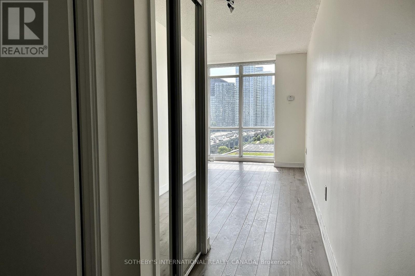 #1216 11 BRUNEL COURT - 19