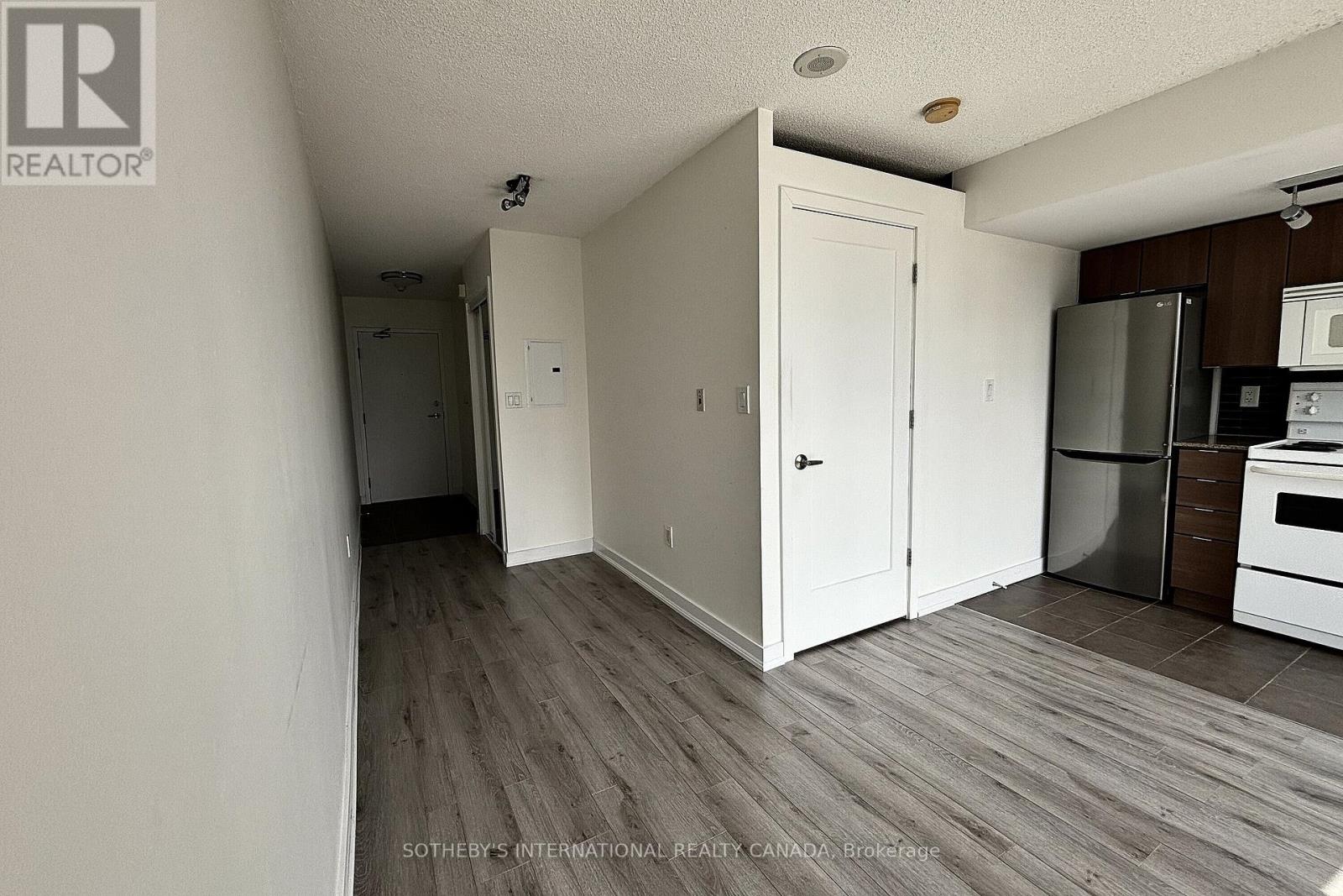 #1216 11 BRUNEL COURT - 28