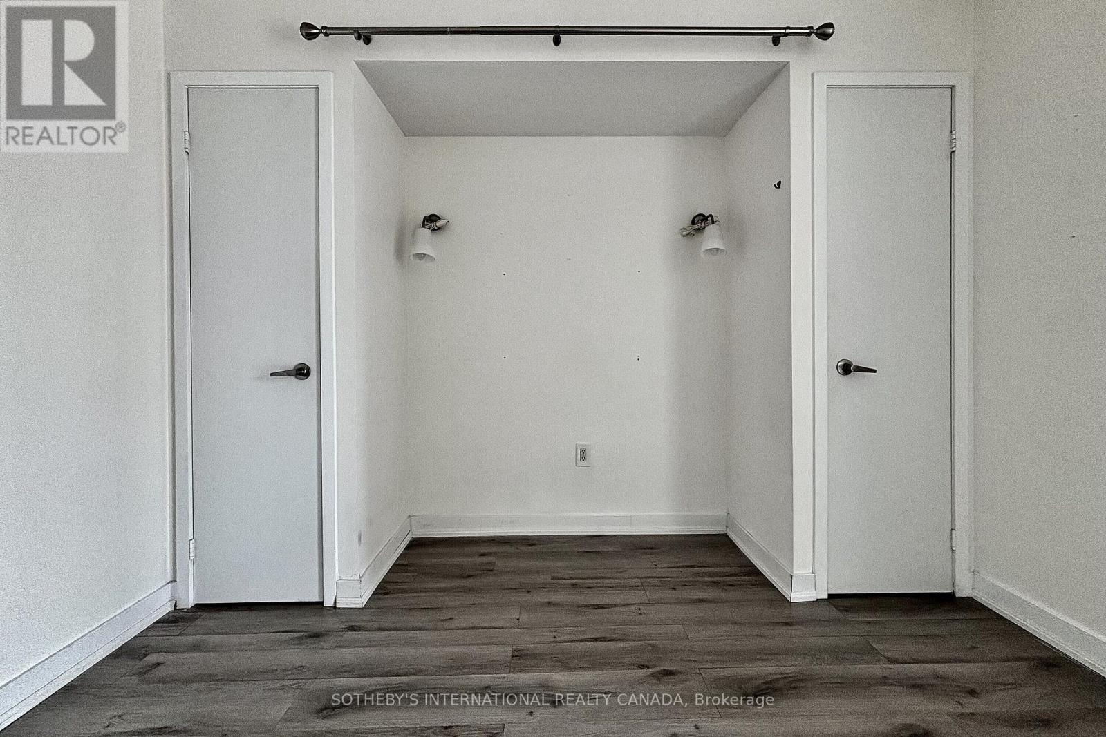 #1216 11 BRUNEL COURT - 21