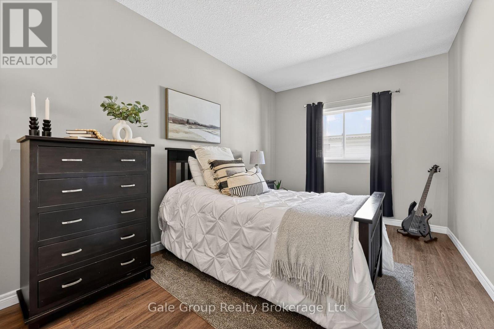 89 WOODVALE DRIVE - 18