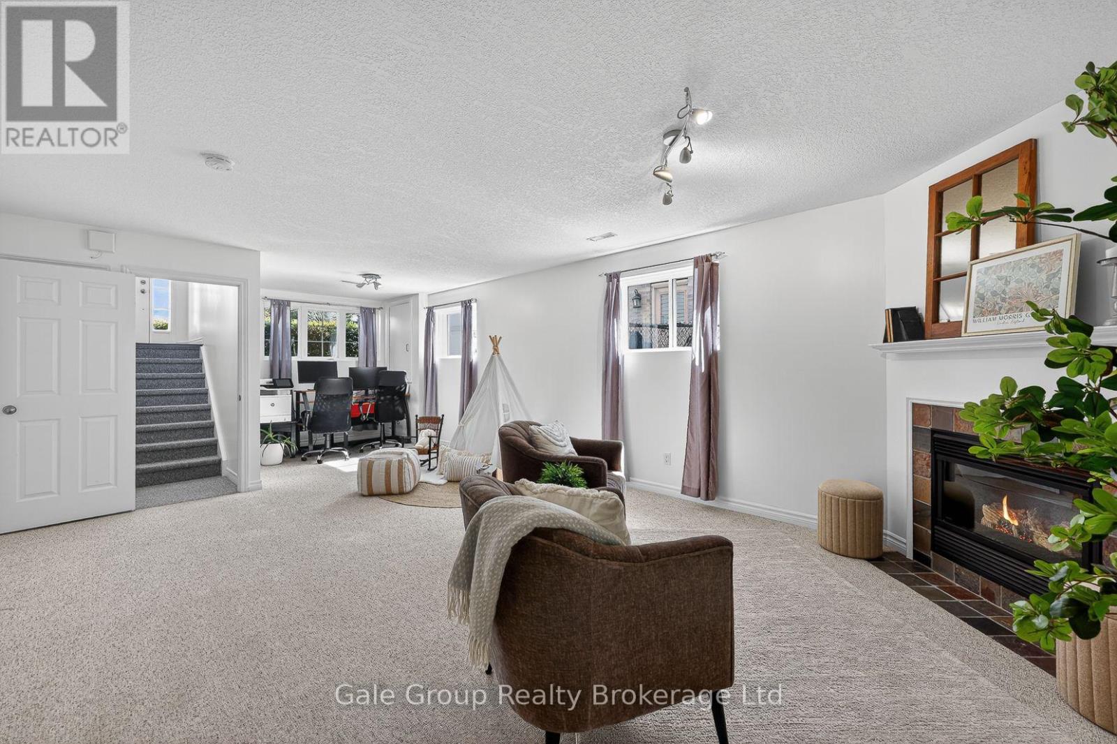 89 WOODVALE DRIVE - 21