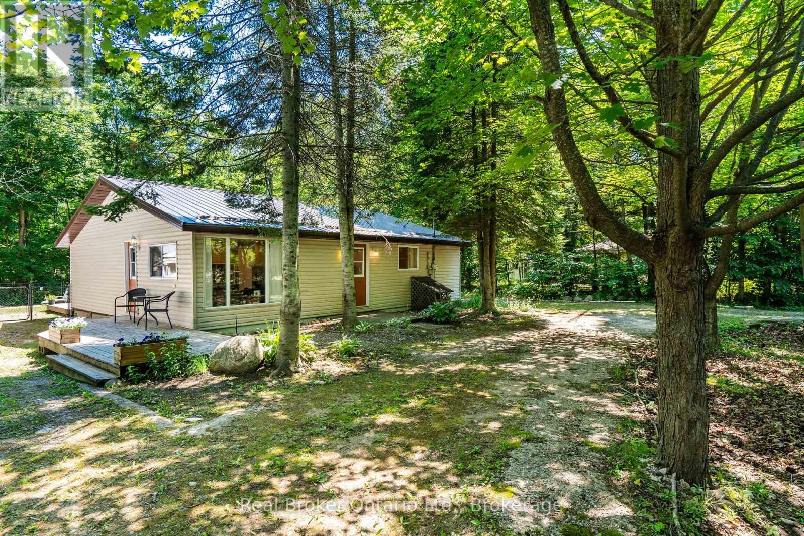 2141 CHAMPLAIN ROAD - 2
