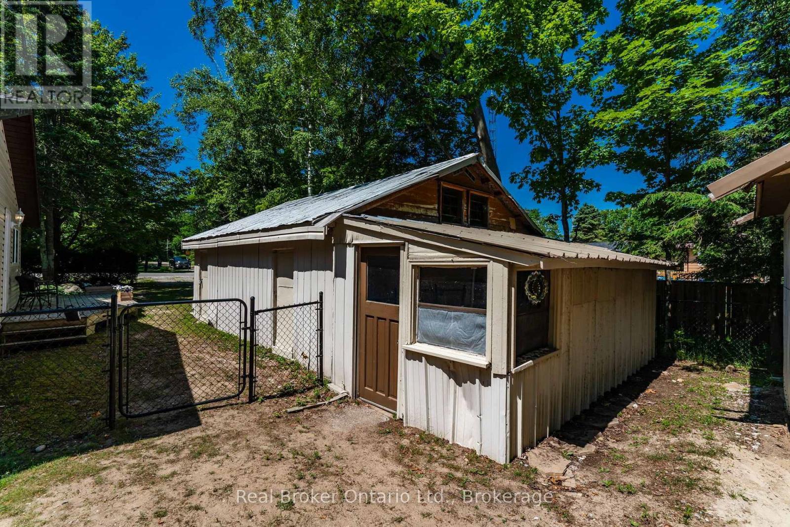 2141 CHAMPLAIN ROAD - Image 20