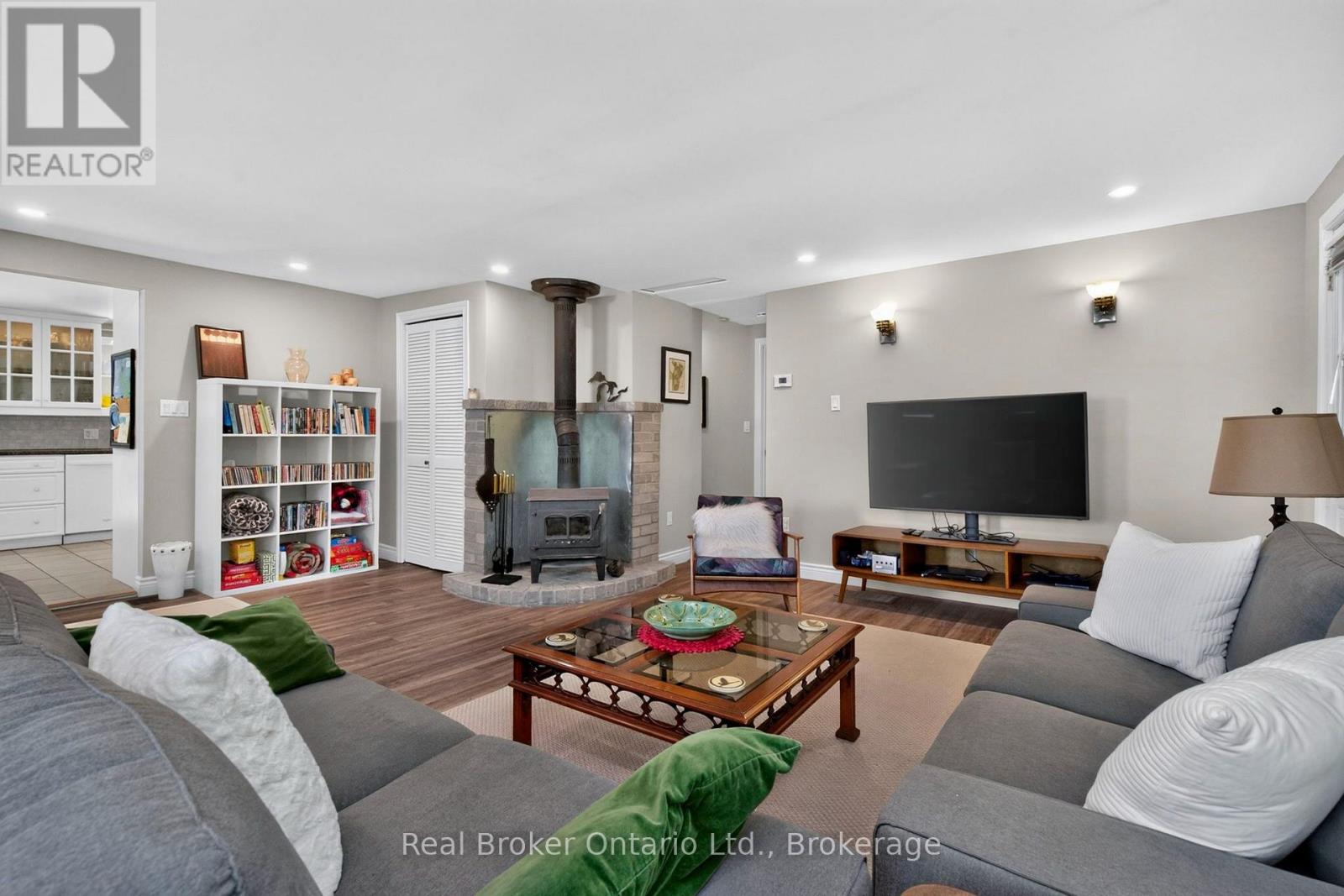 2141 CHAMPLAIN ROAD - Image 6
