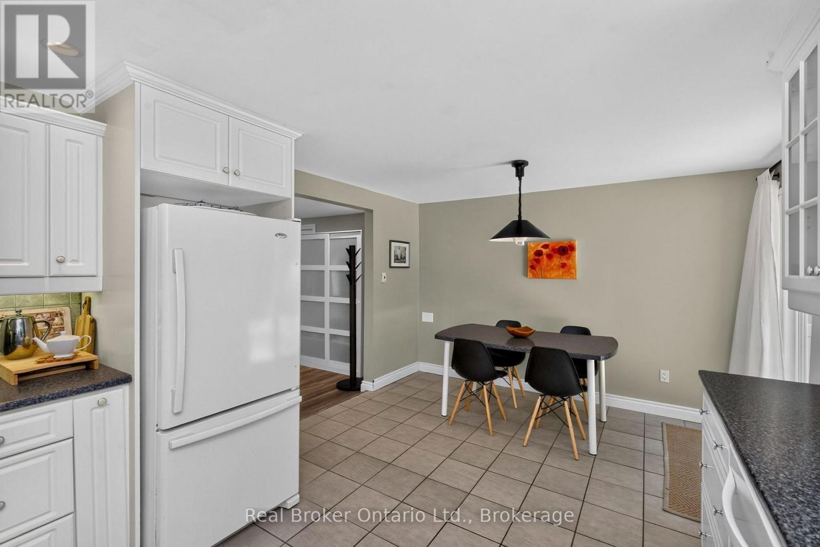 2141 CHAMPLAIN ROAD - Image 9