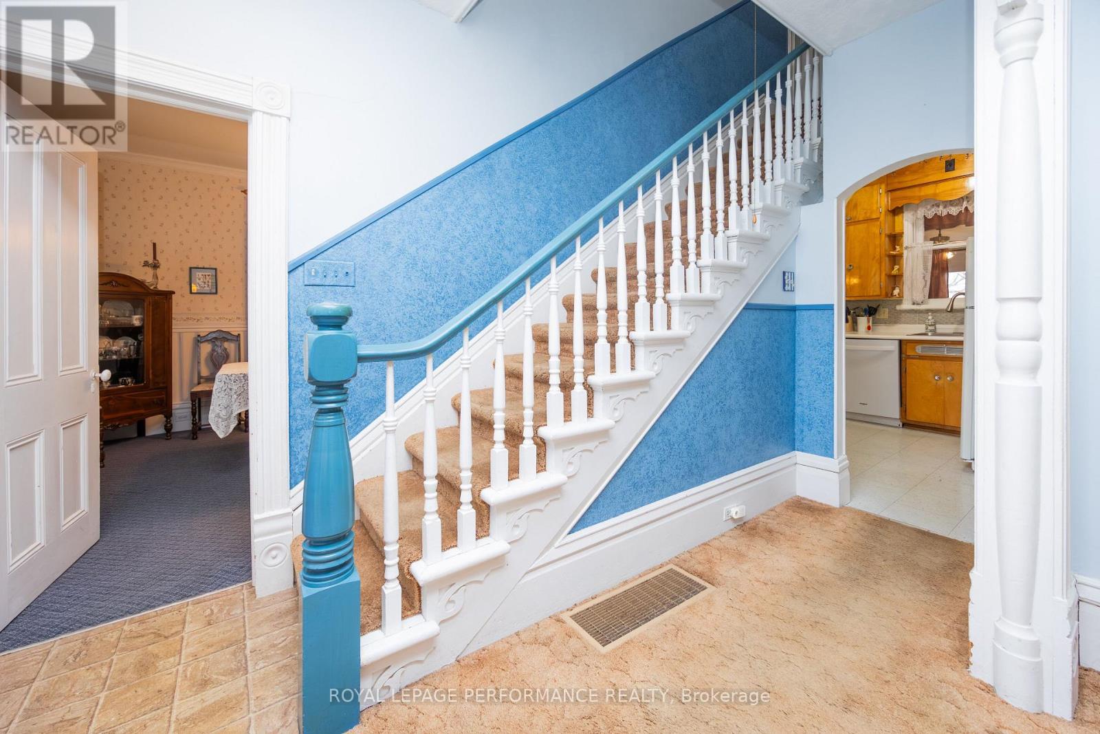 11 PETER STREET - 16