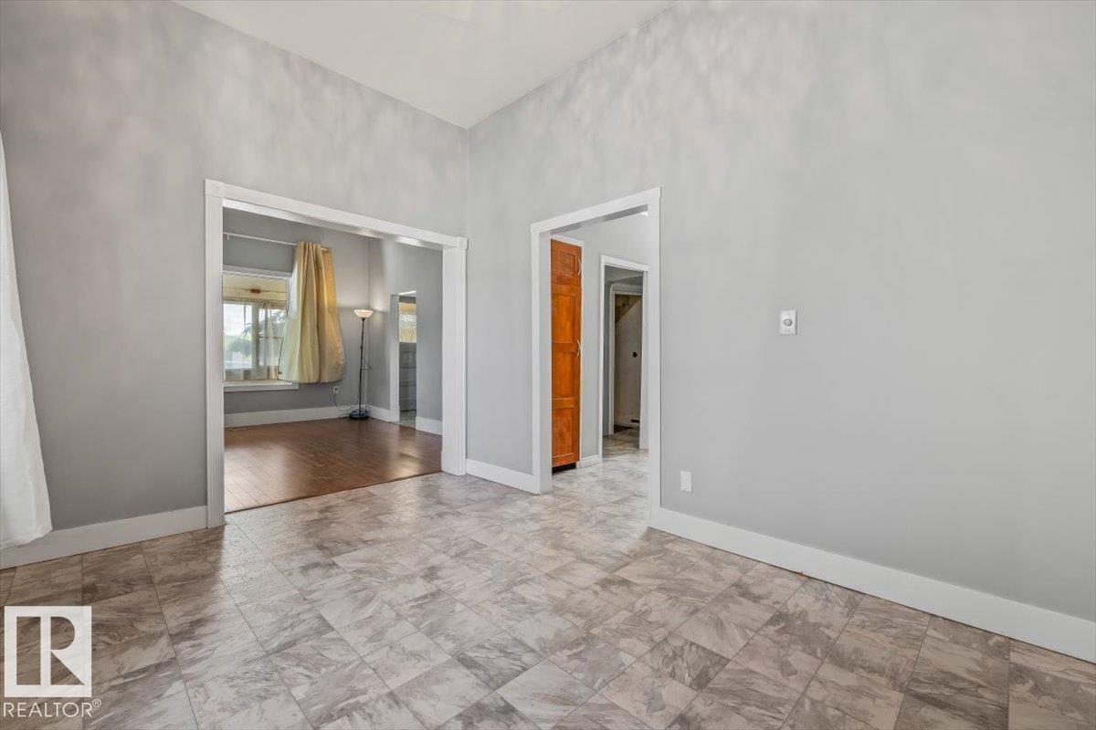 11408 81 ST NW - 10