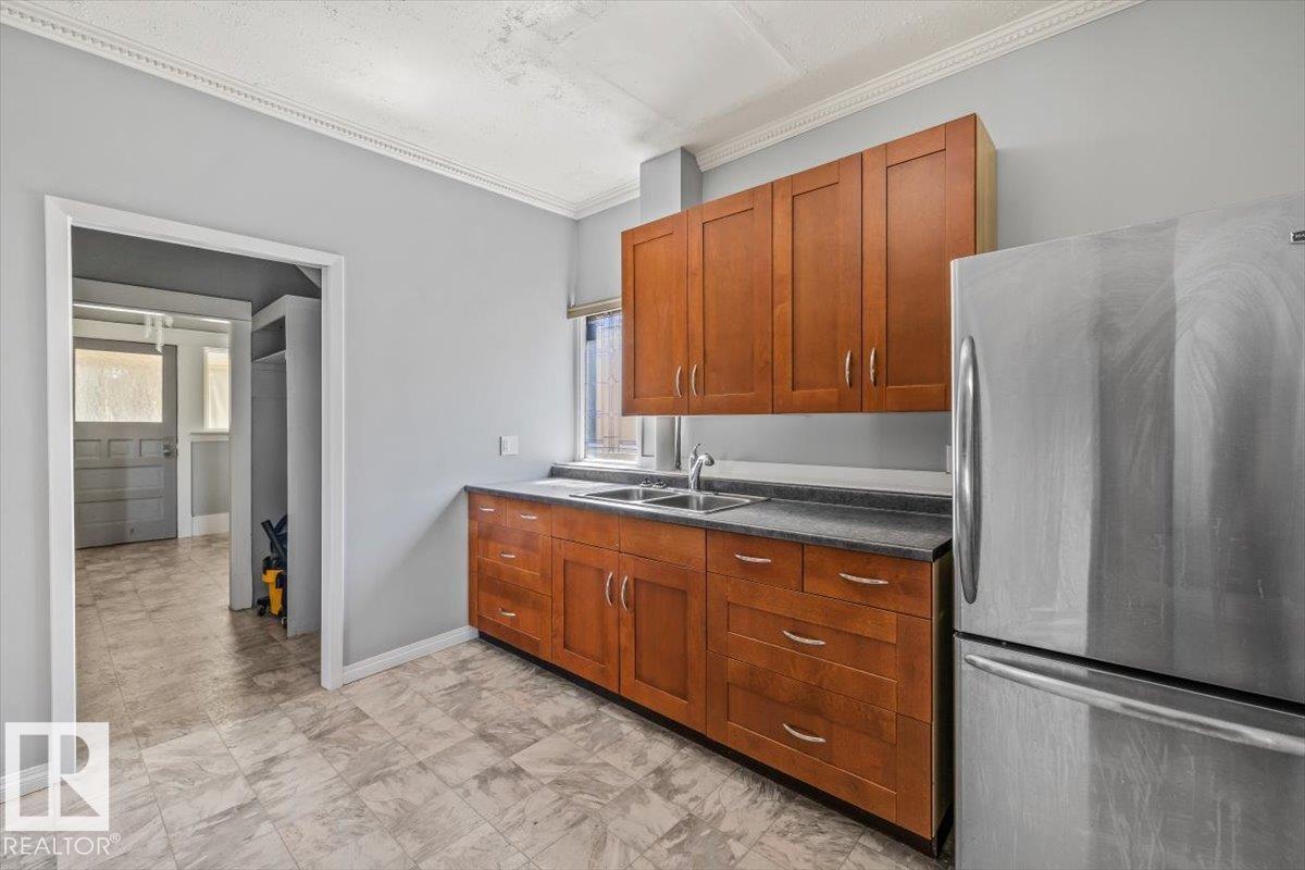 11408 81 ST NW - 15