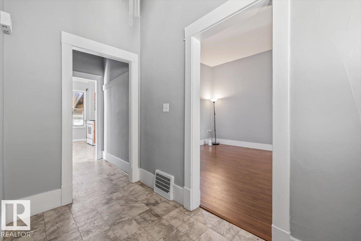 11408 81 ST NW - 3
