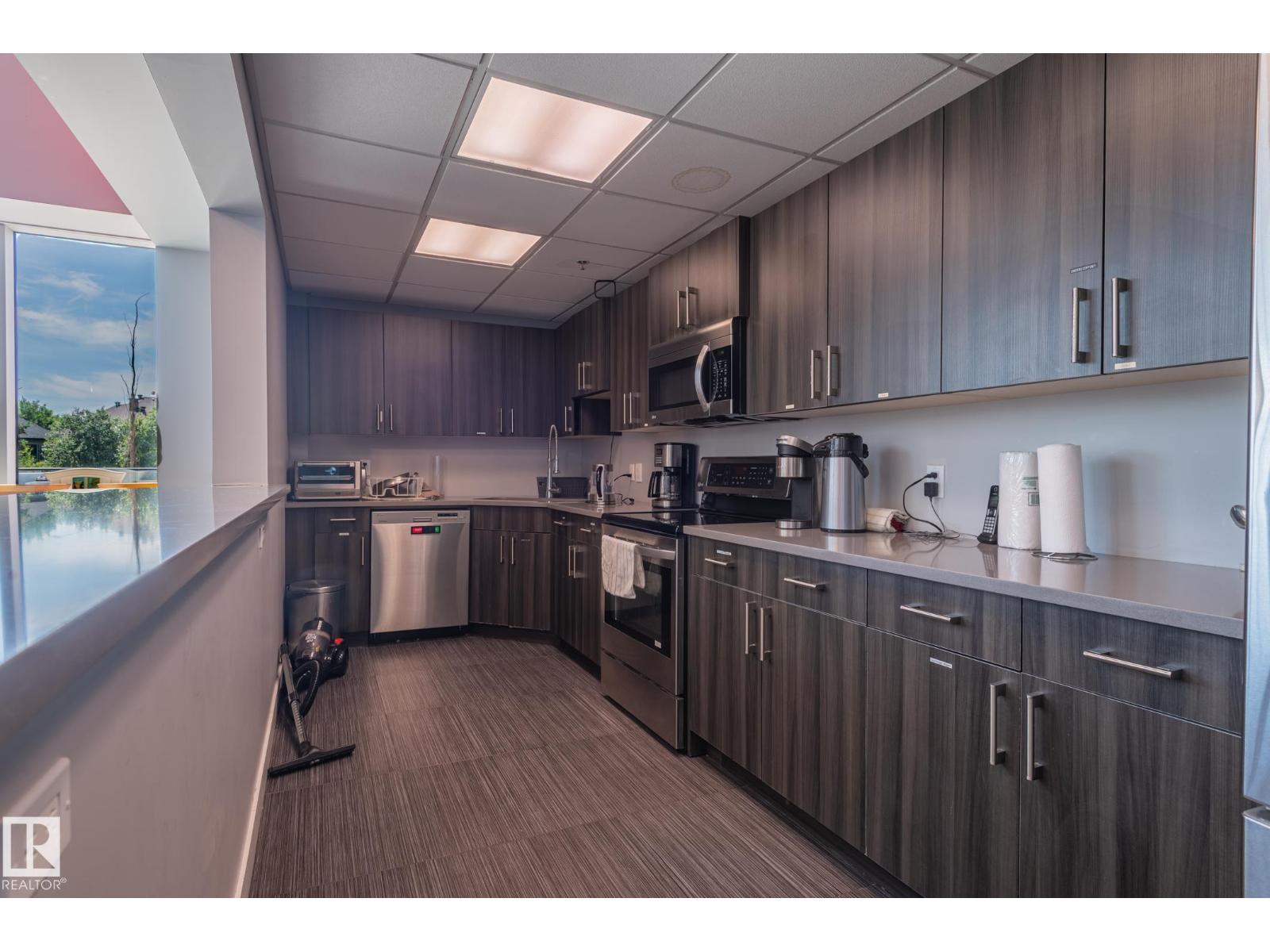 #305 5151 Windermere BV NW - 46