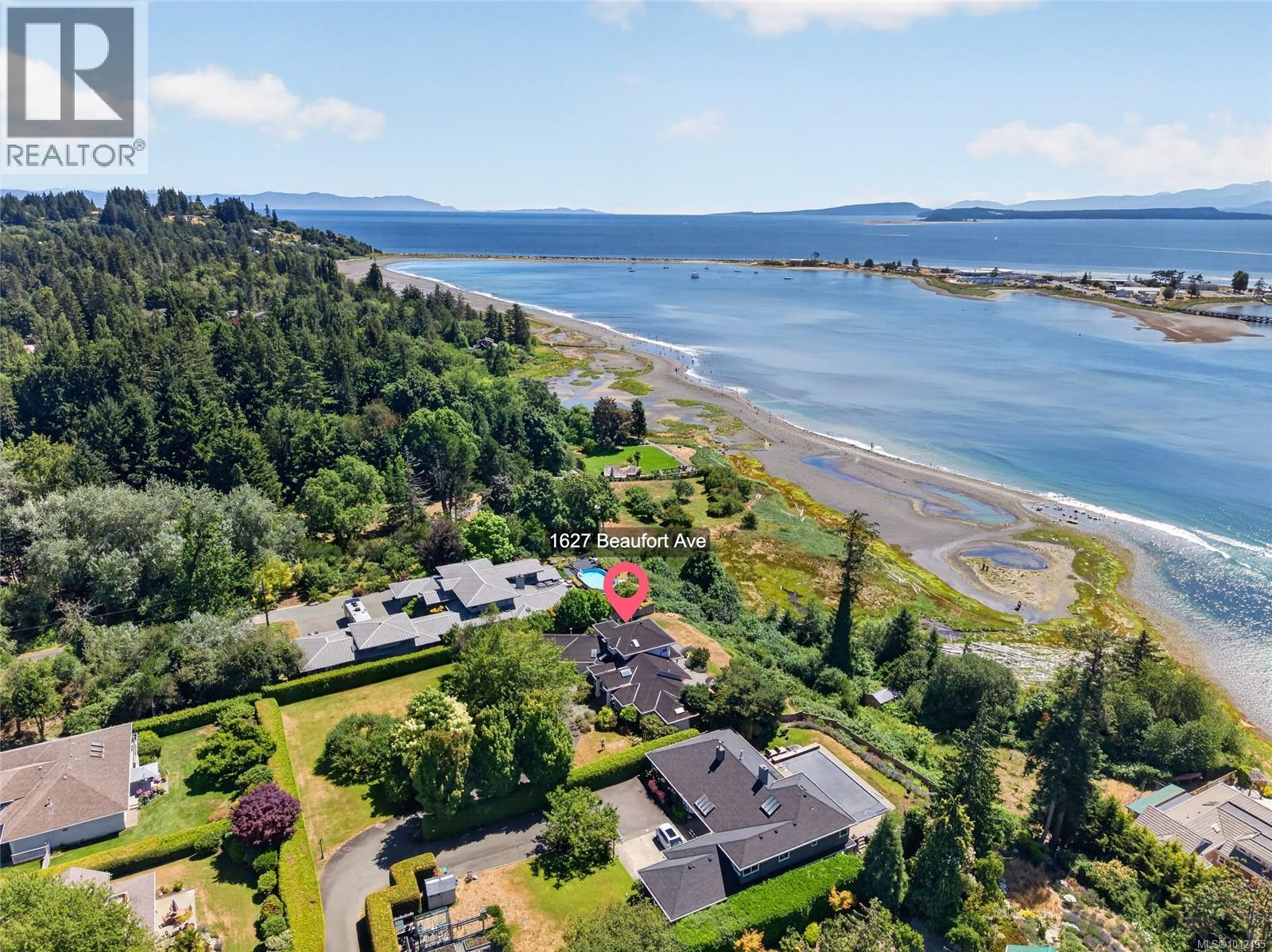1627 BEAUFORT Ave, Comox